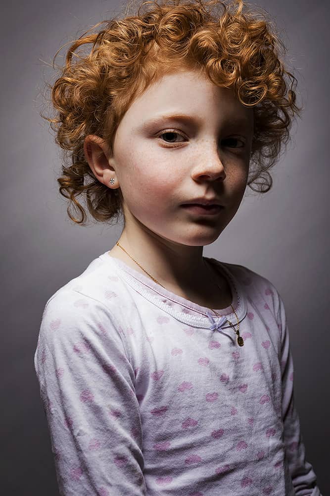 Portrait eines Mädchen mit schönen, roten Haaren.
